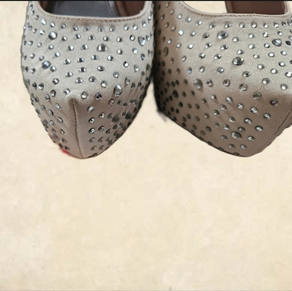David's Bridal Sparkle Heels - Picture 4 of 6